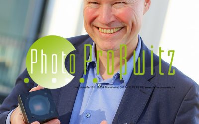 Klaus-Henning Noffz zeigt das Basler CoaXPress Evaluation Kit boost